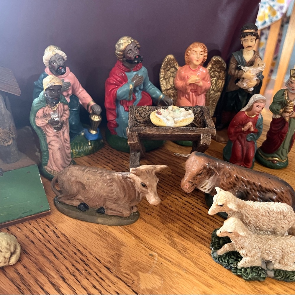 Nativity Scene Figurine Set - Picture 3 of 5